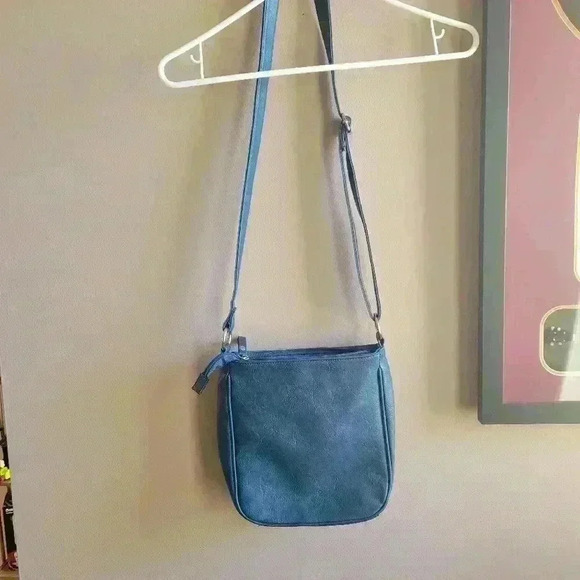 Beautiful! BUENO Navy Blue Crossbody Bag Adjustable Faux Laether Silver Zippers - Picture 2 of 10